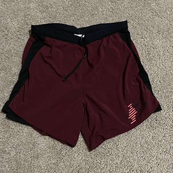Nike Shorts - Picture 1 of 3